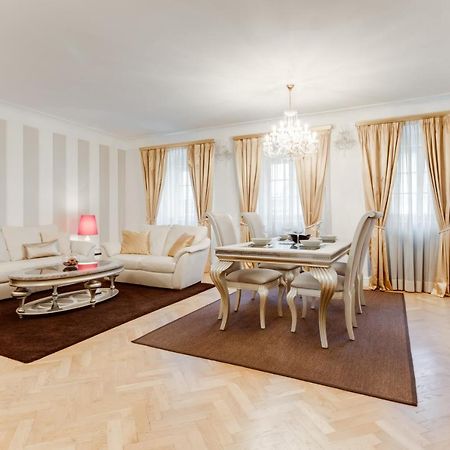 Charles Bridge Royal Apartments - Castle District Praga Exterior foto