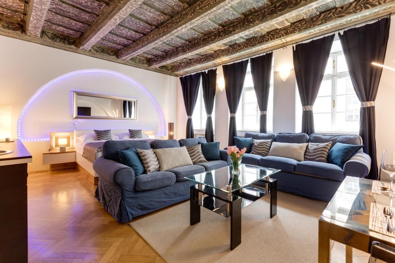 Charles Bridge Royal Apartments - Castle District Praga Exterior foto